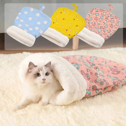 ✨ Plush Cave-Style Pet Sleeping Bag – Semi-Enclosed Cozy Design Gives Cats Sheltered Tucked-Away Resting Spot, Soft Plush Comfort, Hooded Shape Blocks Indoor Drafts & Easy-Care Washable – 4 Patterns Multiple Sizes 🐱